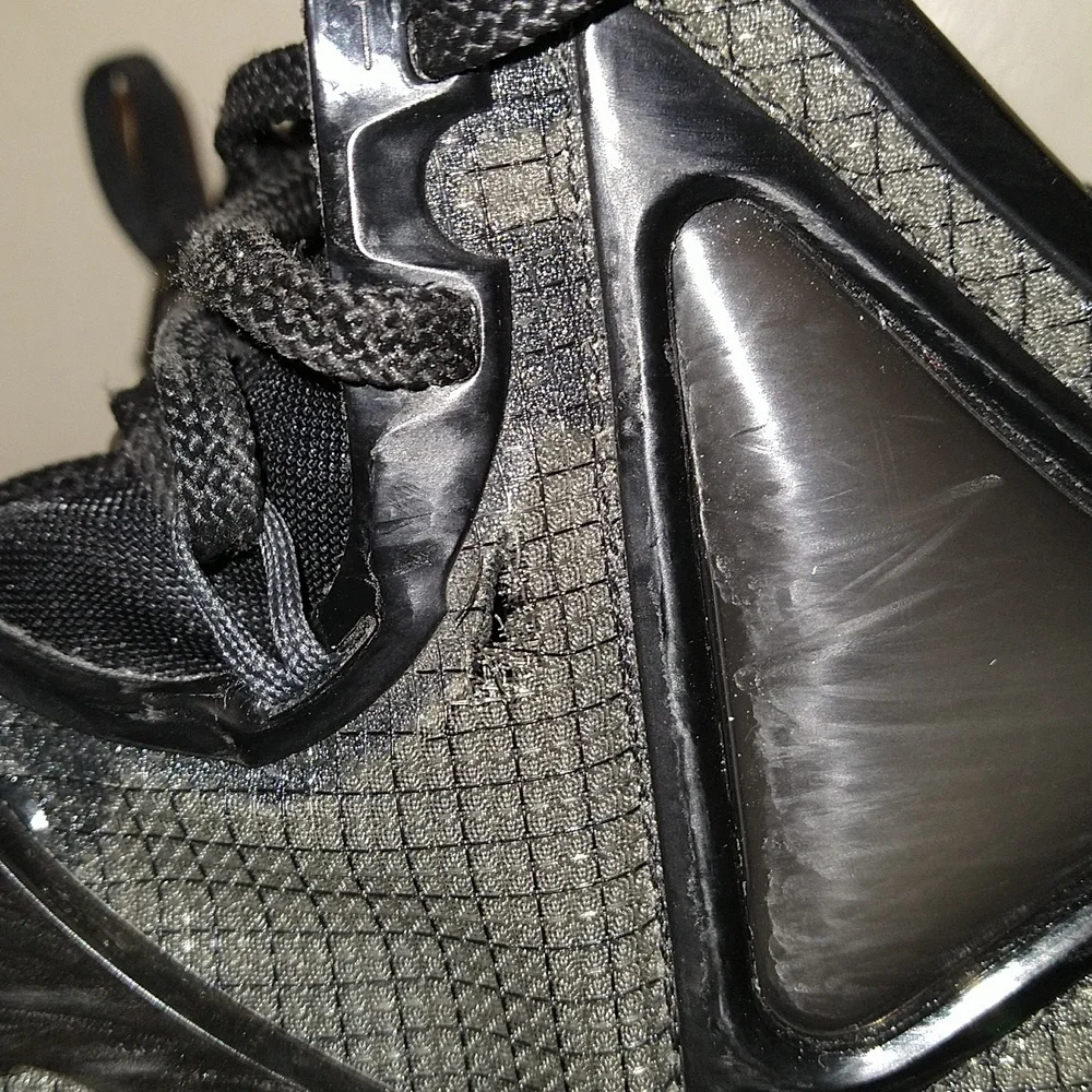 LeBron XIX Black Anthracite Sneakers (GS) 2021 - Picture 6 of 8